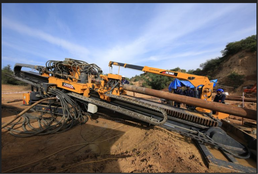 HORIZONTAL DIRECIONAL DRILLING RIG IN DESERTED AREA IN MIDDLE EAST